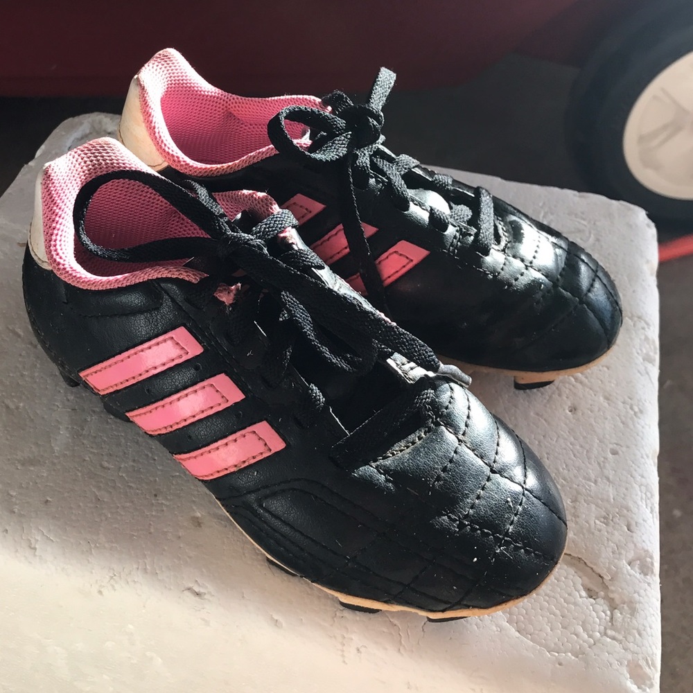 Soccer cleats